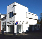 Het pand schuin van voren gefotografeerd.
<br/>
Richard Keijzer, 2014-10-28